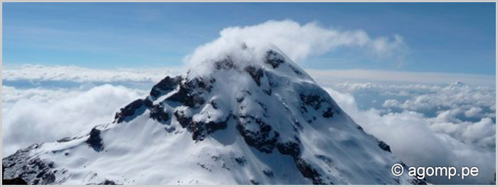 Climbing Volcanos Illinza Norte (5116 m) and Volcan Cotopaxi (5897 m)